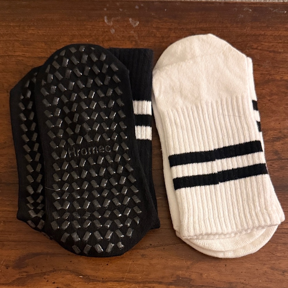Black and White Non-Slip Gripper Yoga Socks